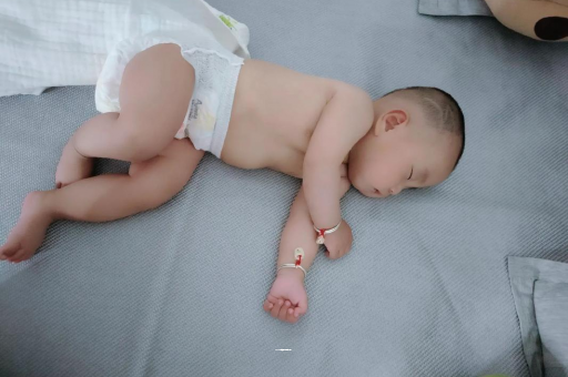 江阴宝宝积食发烧怎么处理